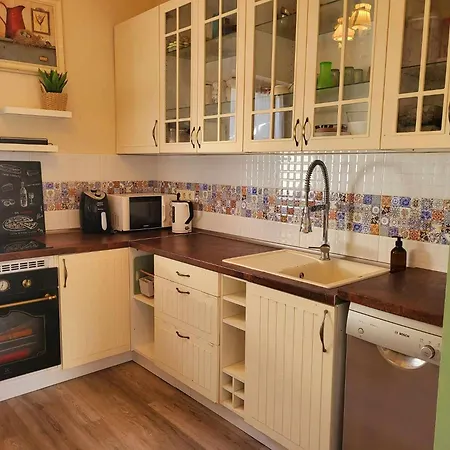 Sashalom Apartman Apartment