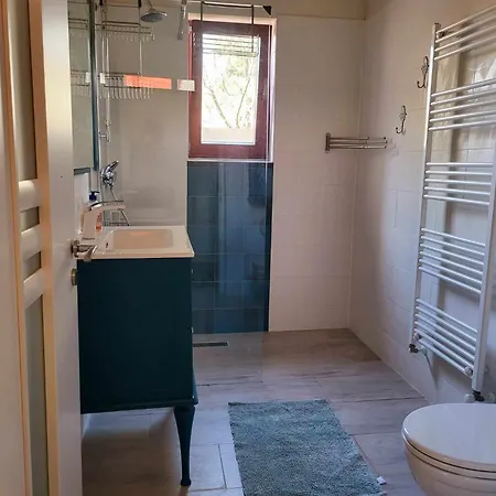 Sashalom Apartman *