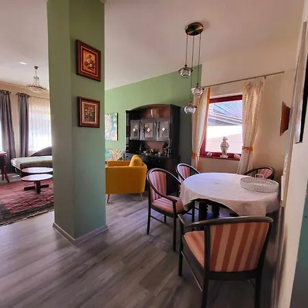 Sashalom Apartman Apartment
